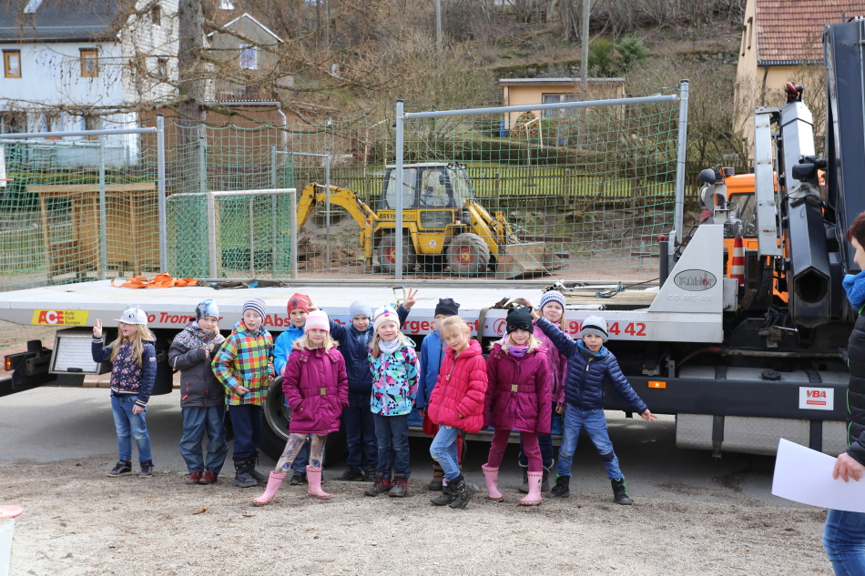 „Radio RSA sucht Hilfe“ Transport Bauwagen für Schulhort „Tintenklecks“ in Jahnsdorf